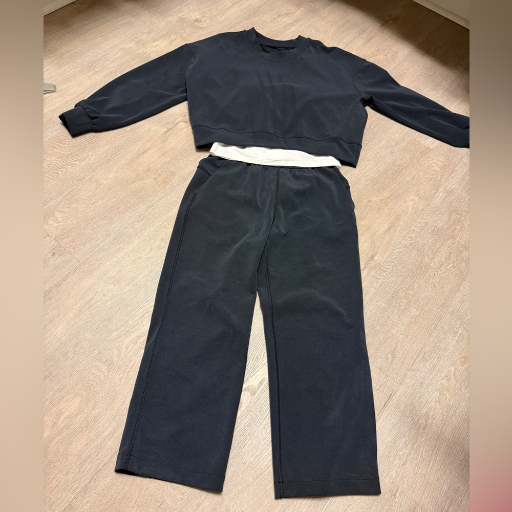 lululemon oversize cropped top and cropped Pants. Both size 6.